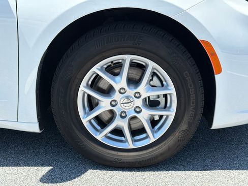 Used 2023 Chrysler Pacifica Touring-L FWD image 12