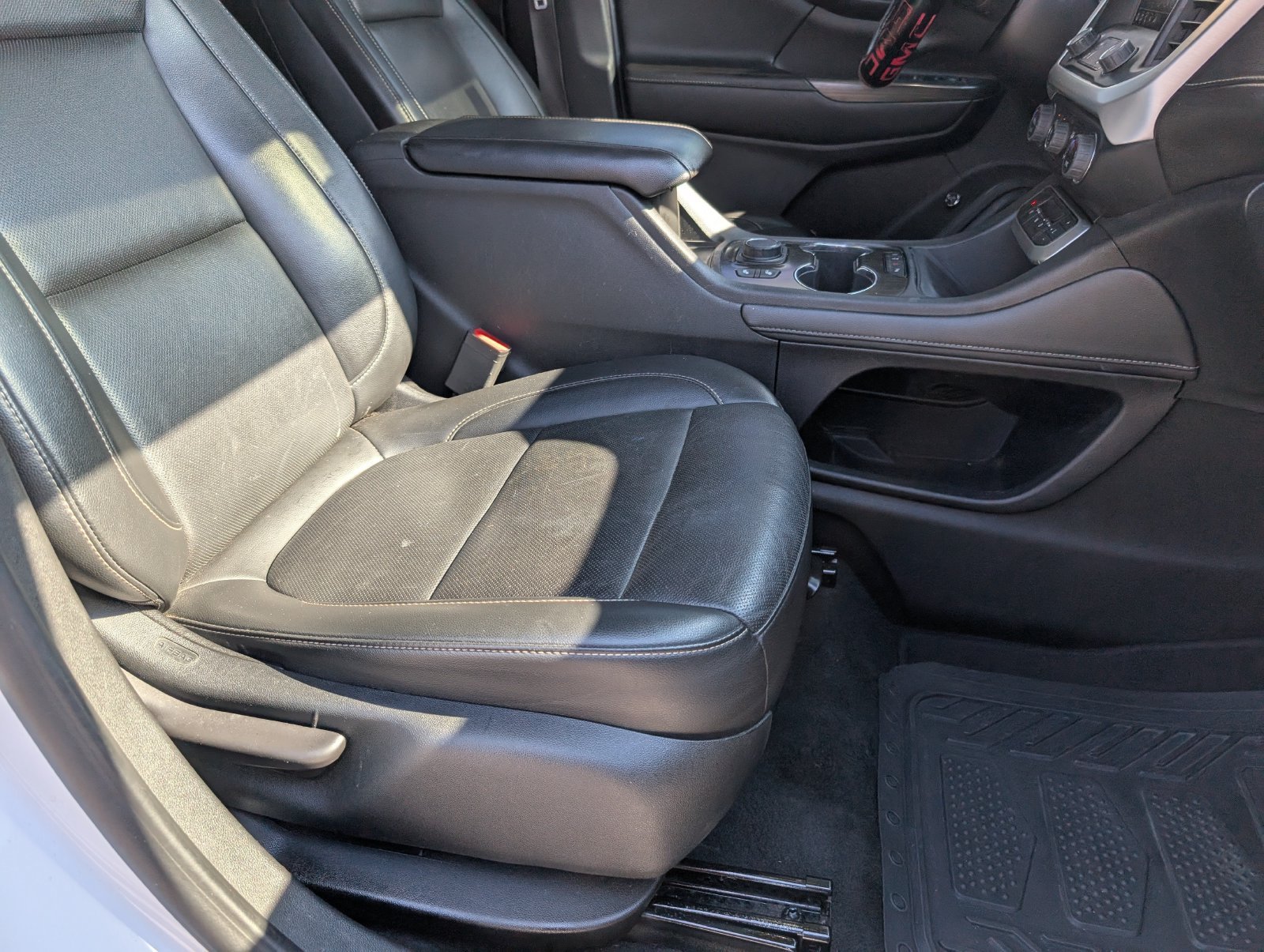 Used 2023 GMC Acadia SLT FWD image 26