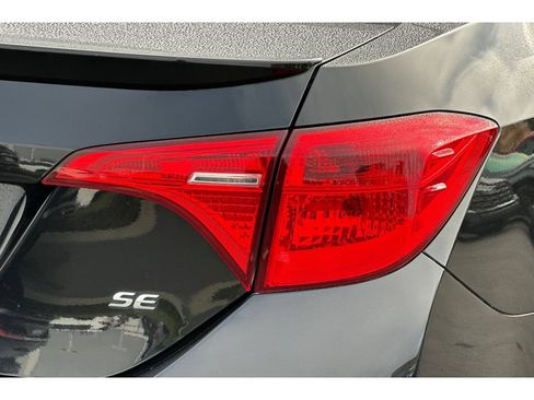 Used 2017 Toyota Corolla SE w/ SE Premium Package FWD image 30