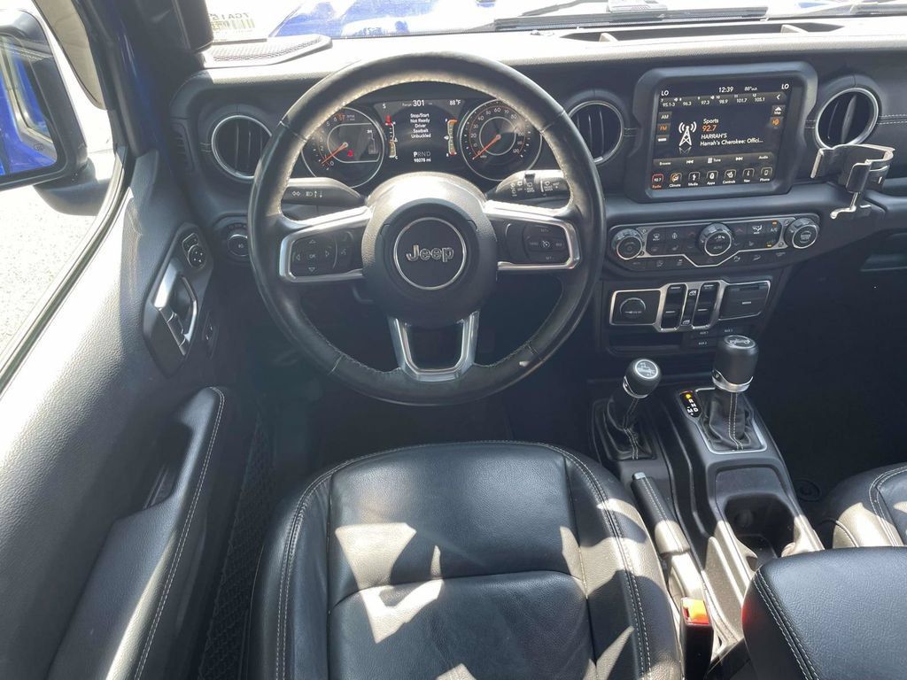 Used 2018 Jeep Wrangler Unlimited Sahara AWD/4WD image 19