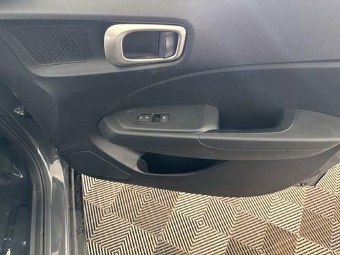 Used 2025 Hyundai Venue SEL FWD image 20