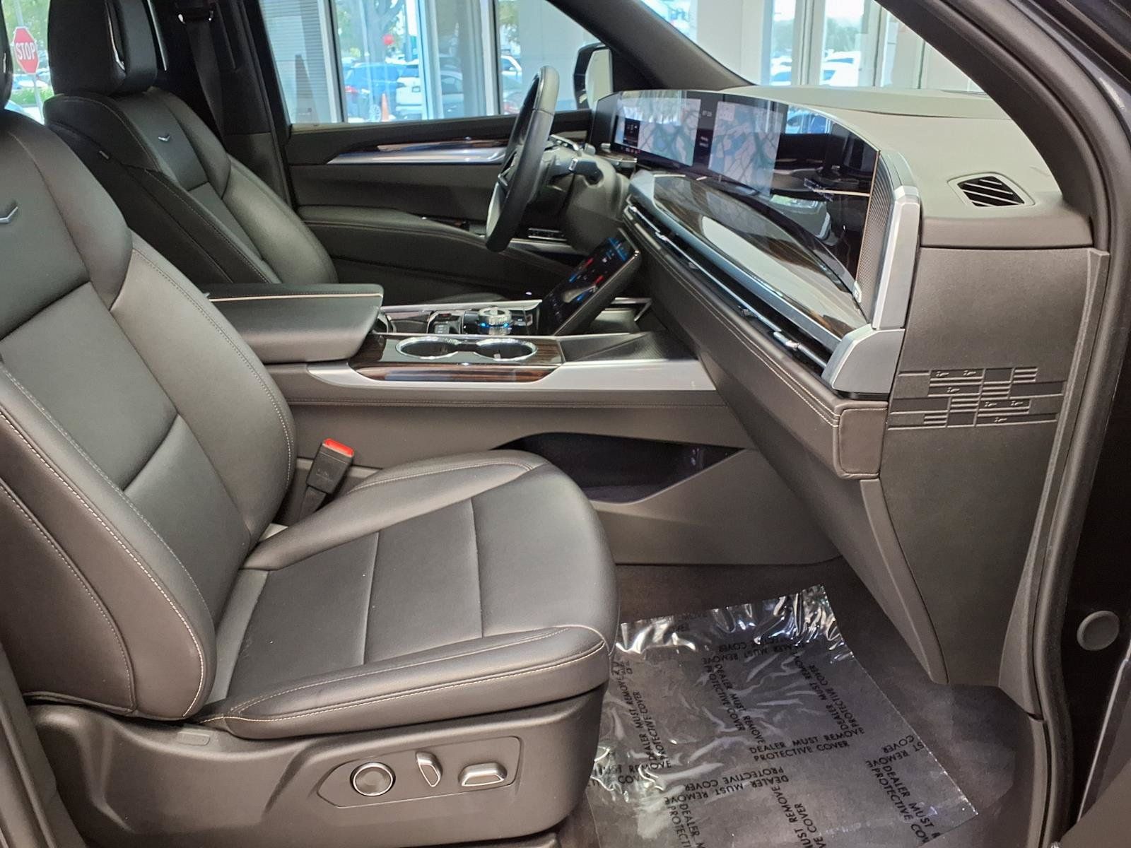 Used 2025 Cadillac Escalade Luxury RWD image 10