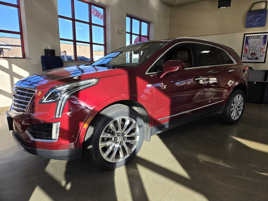 Used 2017 Cadillac XT5 Platinum w/ Driver Assist Package AWD/4WD image 2