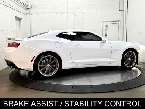 Used 2018 Chevrolet Camaro SS RWD image 10