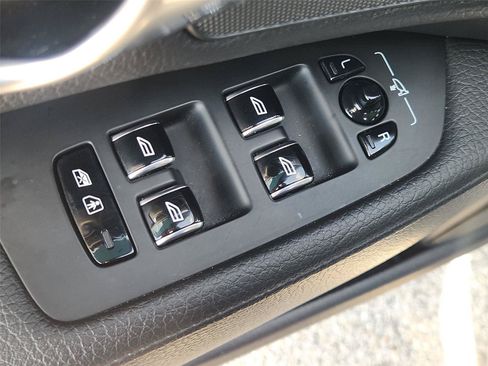 Used 2018 Volvo S90 T5 Momentum w/ Convenience Package FWD image 23