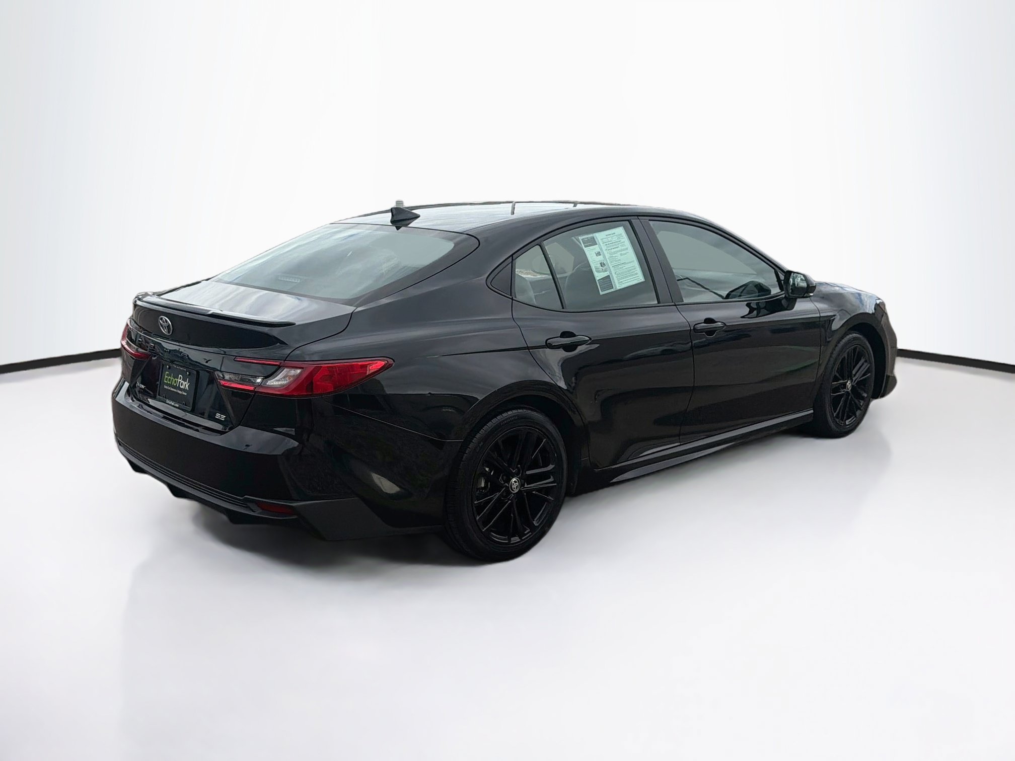 Used 2025 Toyota Camry SE FWD image 9