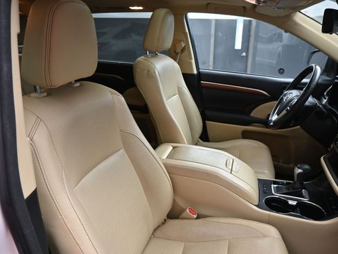 Used 2018 Toyota Highlander Limited image 23