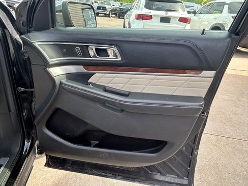 Used 2016 Ford Explorer Platinum AWD/4WD image 17
