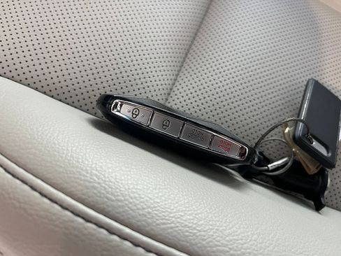 Used 2025 Genesis G70 2.5T image 22