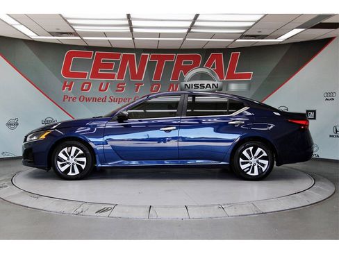 Certified 2024 Nissan Altima 2.5 S image 3