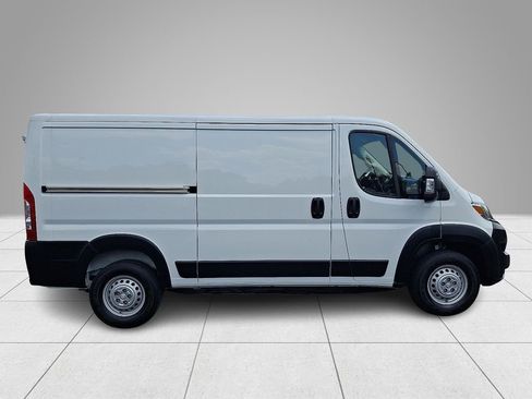 Used 2025 RAM ProMaster 2500 w/ Convenience Group FWD image 8