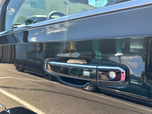Used 2023 GMC Yukon Denali AWD/4WD image 11