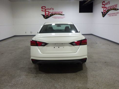 Used 2019 Nissan Altima 2.5 SR w/ SR Premium Package FWD image 3