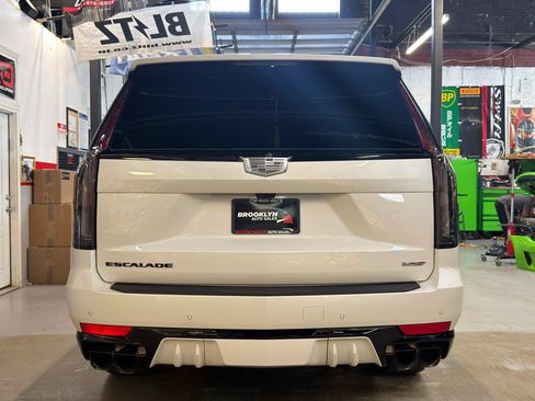 Used 2023 Cadillac Escalade V w/ LPO, ONYX Package AWD/4WD image 7