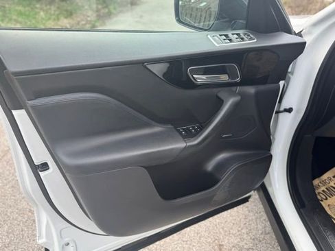 Used 2018 Jaguar F-PACE Premium AWD/4WD image 9