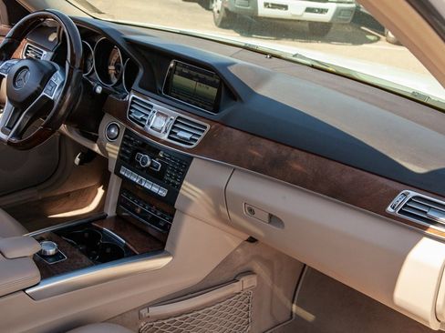 Used 2014 Mercedes-Benz E 250 BlueTEC 4MATIC Sedan image 11