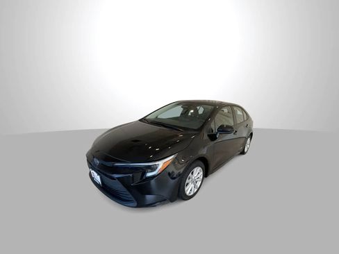 Used 2023 Toyota Corolla LE w/ LE Premium Package AWD/4WD image 4