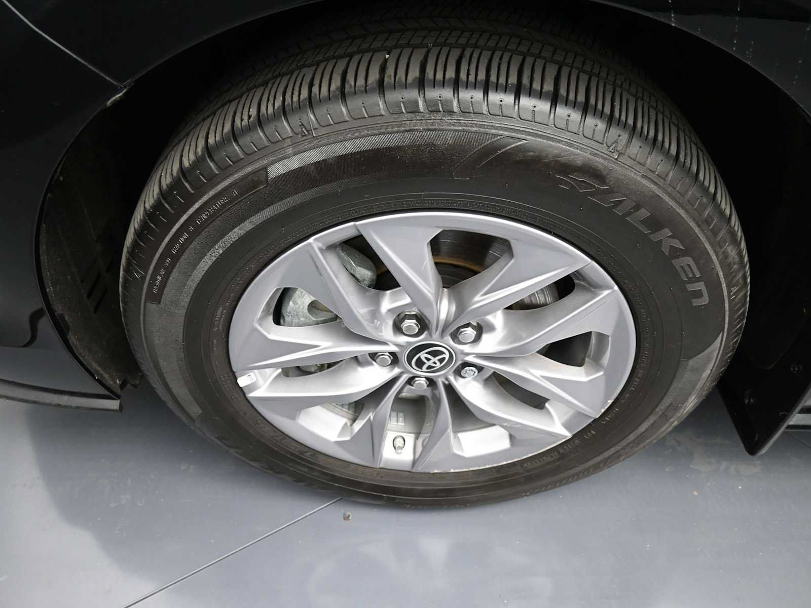 Used 2024 Toyota Sienna LE w/ Protection Package (TMS) AWD/4WD image 14