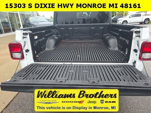 Certified 2023 Jeep Gladiator Sport image 9