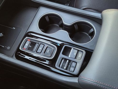 Used 2025 Honda Pilot Black Edition image 16