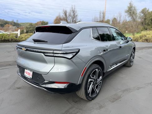 New 2026 Chevrolet Equinox EV LT image 4