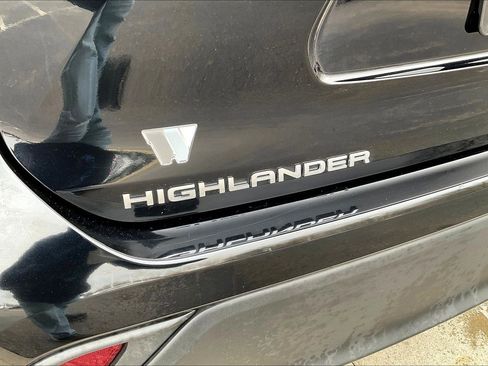 Used 2025 Toyota Highlander XLE image 24