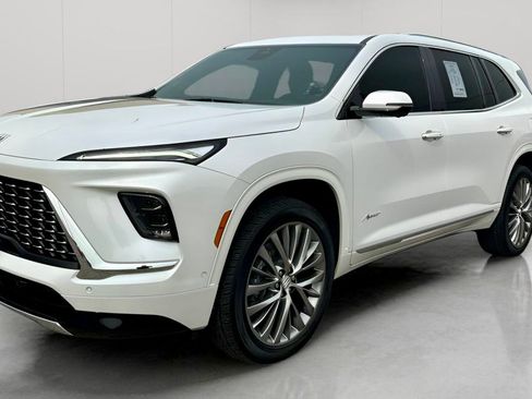 Used 2025 Buick Enclave Avenir w/ Super Cruise Package AWD/4WD image 10