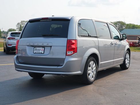 Used 2018 Dodge Grand Caravan SE w/ UConnect Hands-Free Group FWD image 3