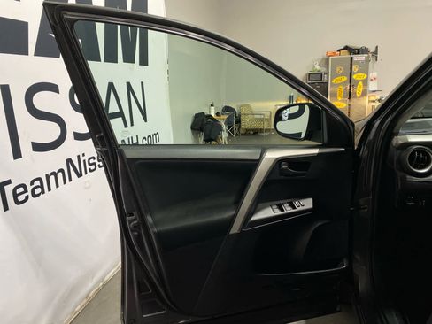 Used 2016 Toyota RAV4 LE image 9