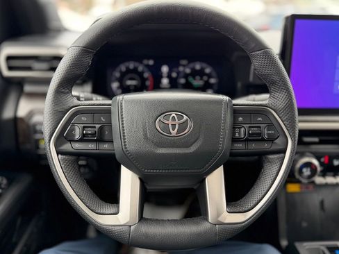 Used 2025 Toyota Tacoma Limited image 10