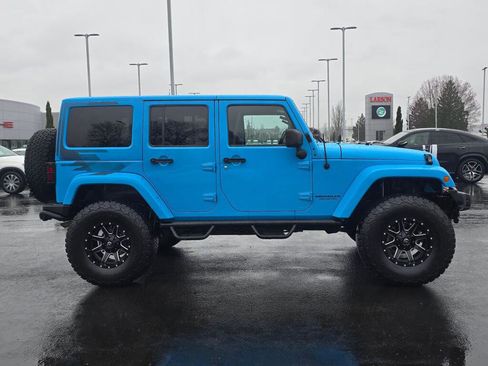 Used 2017 Jeep Wrangler Unlimited Sahara AWD/4WD image 9