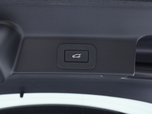 Used 2026 Jaguar F-PACE R-Dynamic S image 11