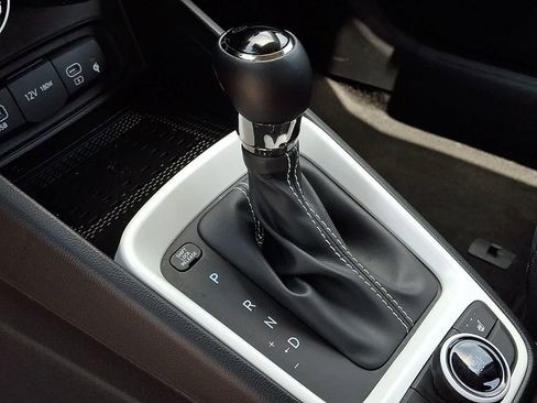 Used 2025 Hyundai Venue Limited FWD image 16