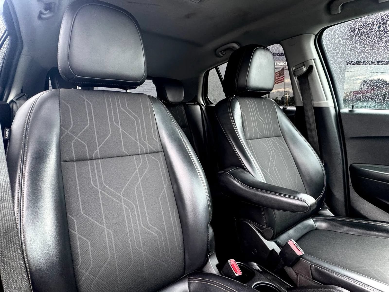 Used 2021 Chevrolet Trax LT w/ Midnight Edition FWD image 21
