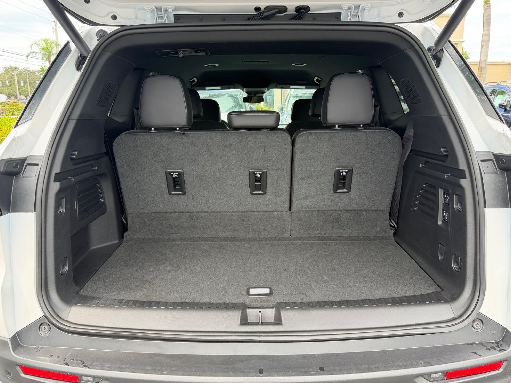 Used 2025 Buick Enclave Preferred w/ Power Package FWD image 16
