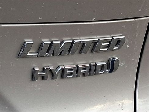 Used 2021 Toyota Venza Limited image 31