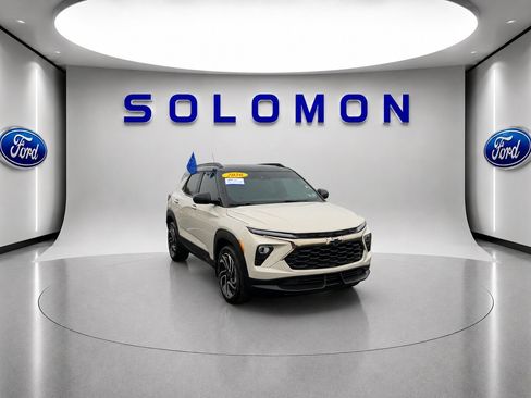 Used 2026 Chevrolet TrailBlazer RS w/ Convenience Package AWD/4WD image 3