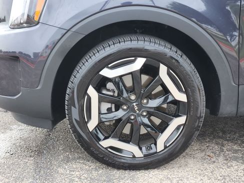 Certified 2025 Kia Telluride EX w/ EX Captain's Chair Package AWD/4WD image 9