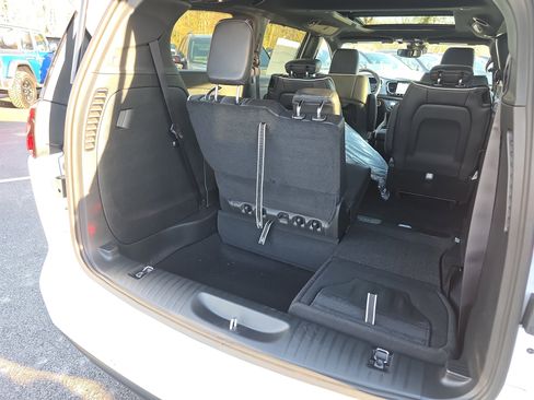 New 2026 Chrysler Pacifica Limited w/ S Appearance Package image 32