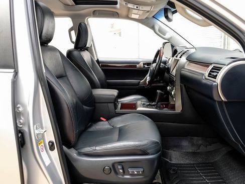 Used 2017 Lexus GX 460 image 30