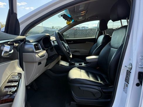 Used 2020 Kia Sorento LX image 25