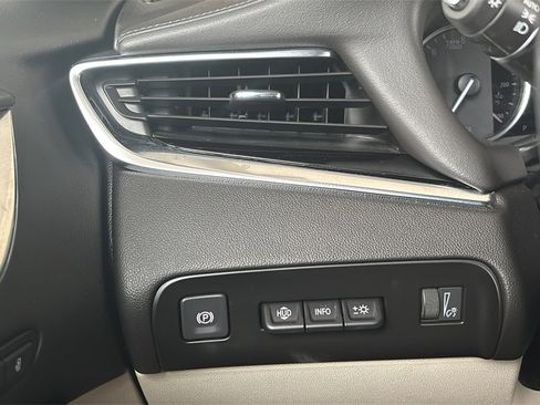 Used 2023 Buick Enclave Avenir image 19