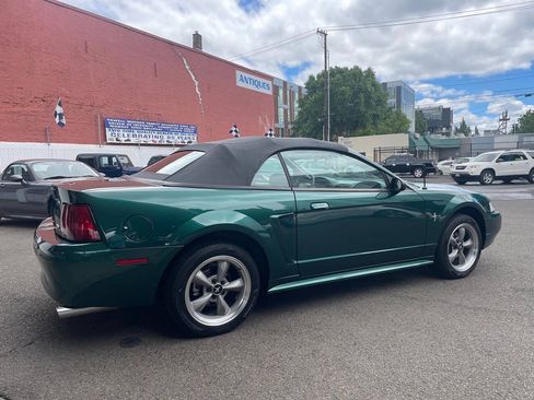 Used 2001 Ford Mustang Convertible RWD image 8