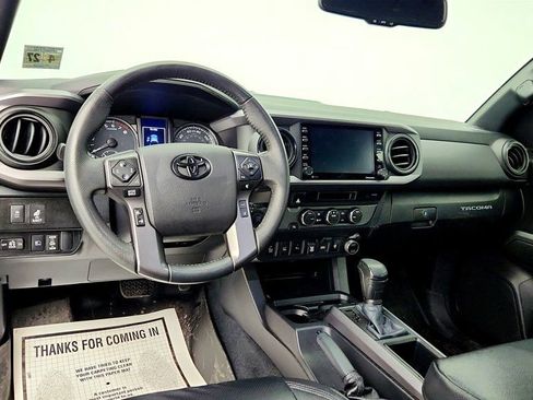 Used 2022 Toyota Tacoma TRD Sport w/ Technology Package image 11