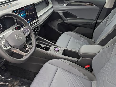 New 2026 Volkswagen Tiguan SE AWD/4WD image 6