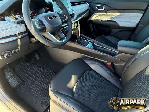 New 2026 Jeep Compass Latitude image 13