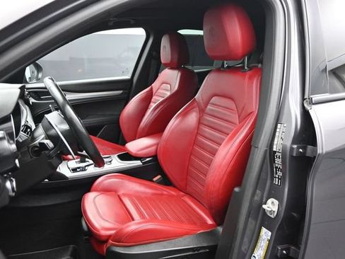 Used 2023 Alfa Romeo Stelvio Veloce AWD/4WD image 5