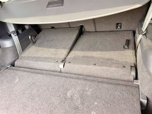 Used 2021 Volkswagen Tiguan SE w/ Panoramic Sunroof Package FWD image 9