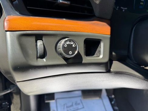 Used 2018 Cadillac Escalade ESV 2WD image 21