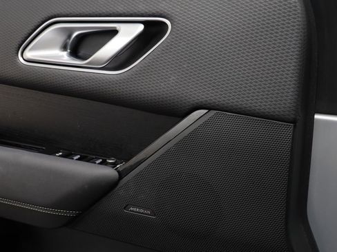 Used 2023 Land Rover Range Rover Velar R-Dynamic S image 7